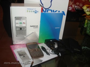 Nokia E72 Package